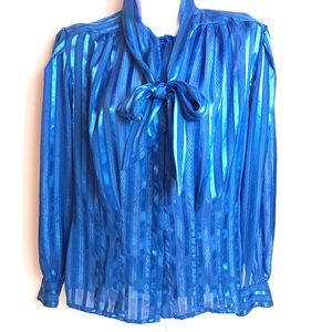 La Blouse 1970’s silky blouse w tie